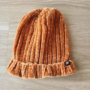 Fabletics Velvet Yarn Beanie